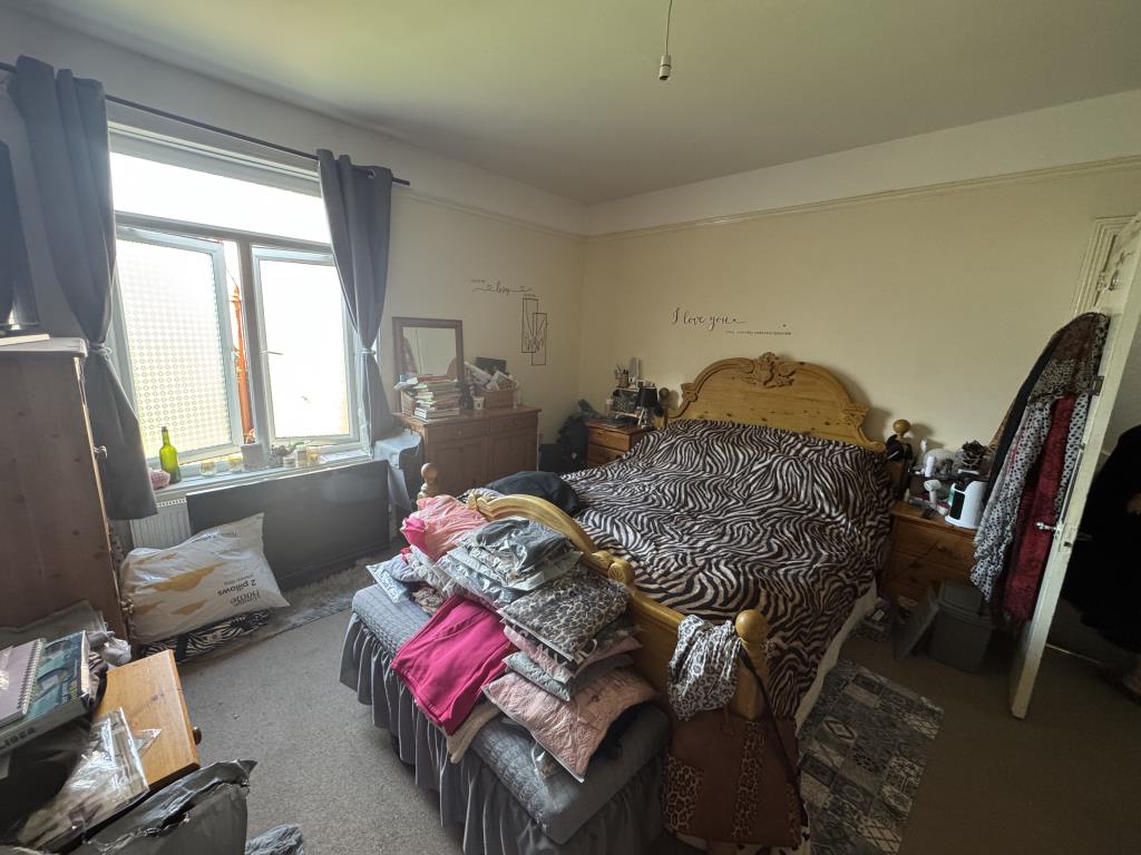 Lot: 24 - MIXED USE INVESTMENT - Bedroom three
